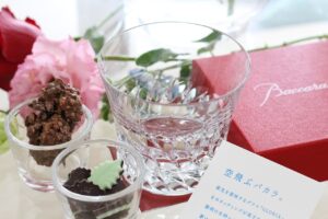 バカラ食器の買取はどこでできる？